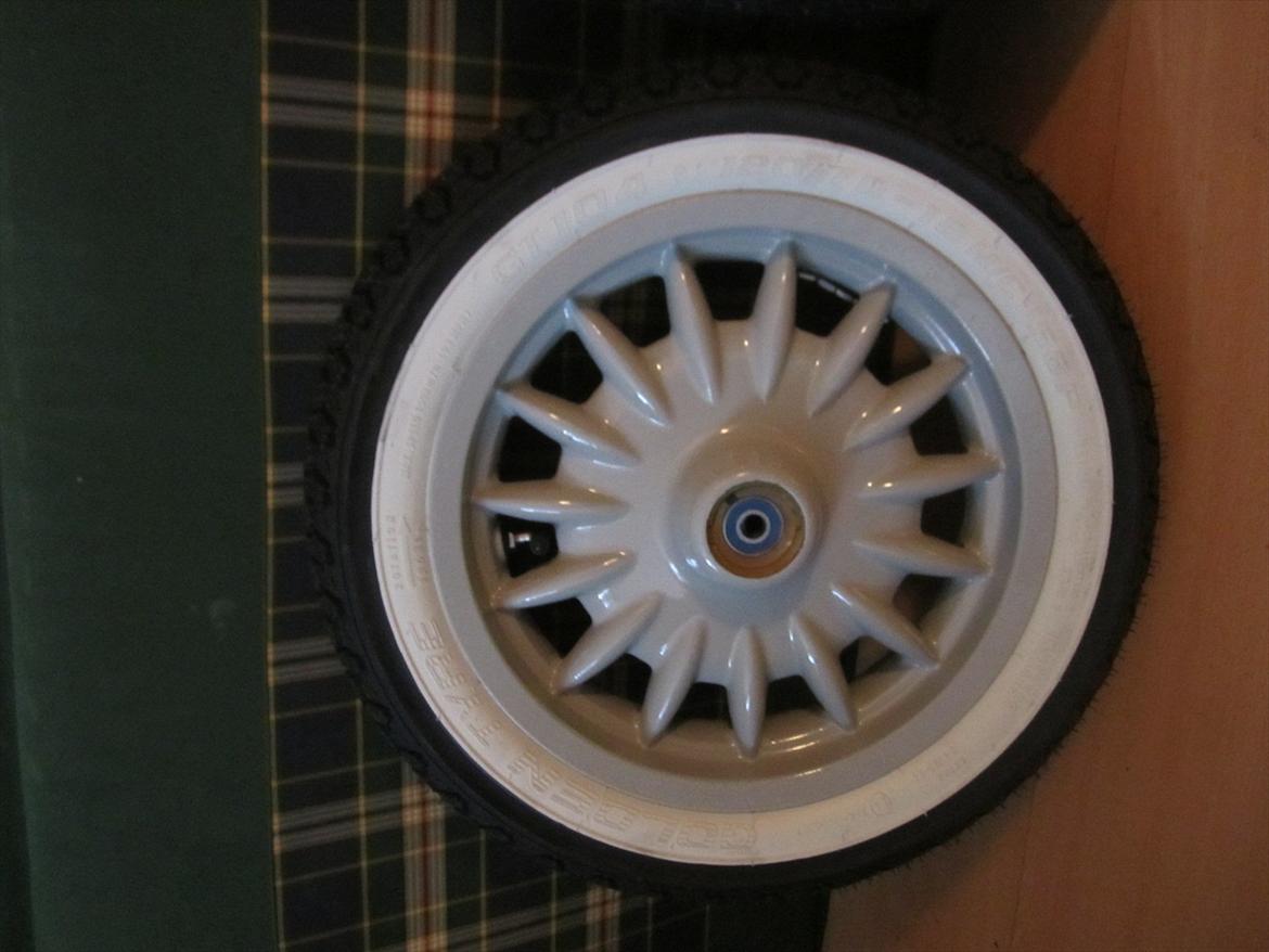 Aprilia Habana 125ccm - retrofit - Begge dæk er fra GoldenTyre, svært at finde med nogenlunde samme retro dæk mønster! billede 21