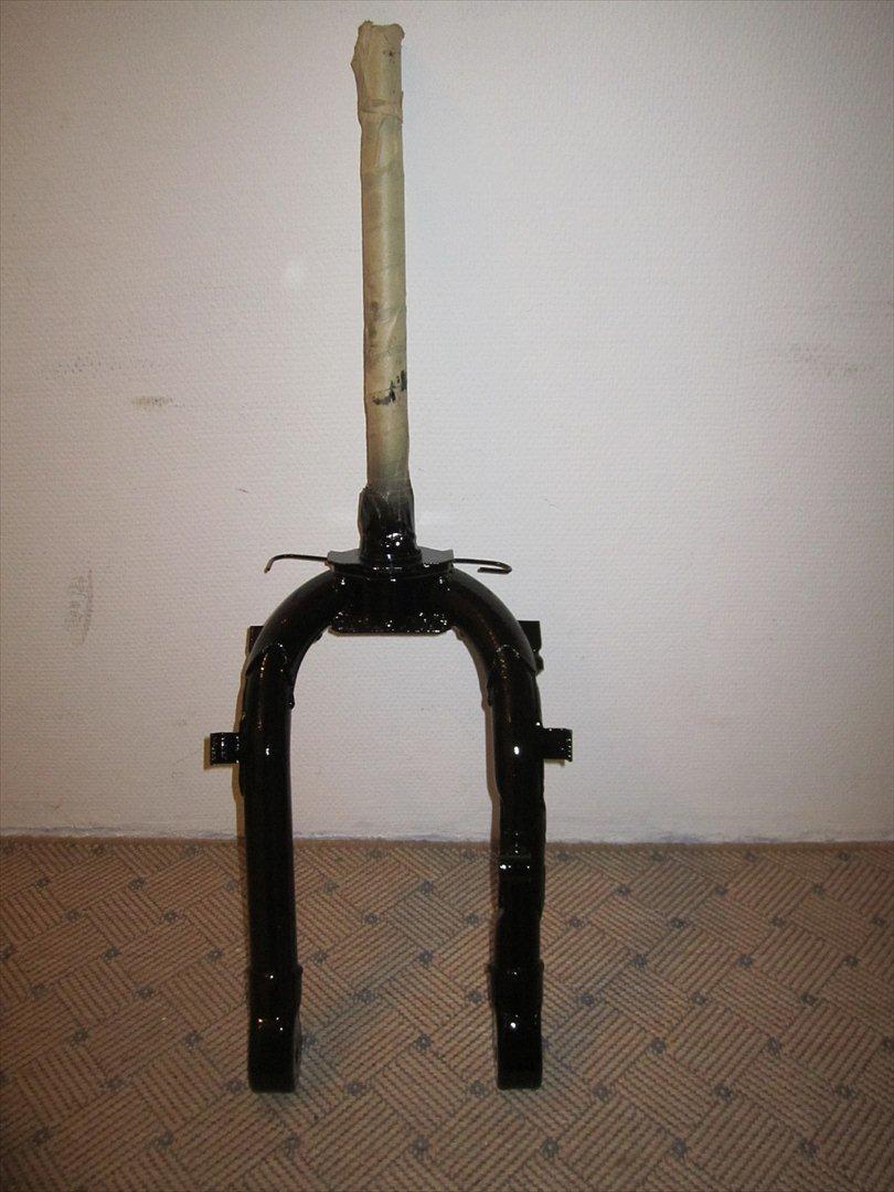 Aprilia Habana 125ccm - retrofit - Troede faktisk ikke forgaffelen stod til at redde, men der var altså massere af materiale og mest overflade rust, så den er blevet fin fin! billede 25