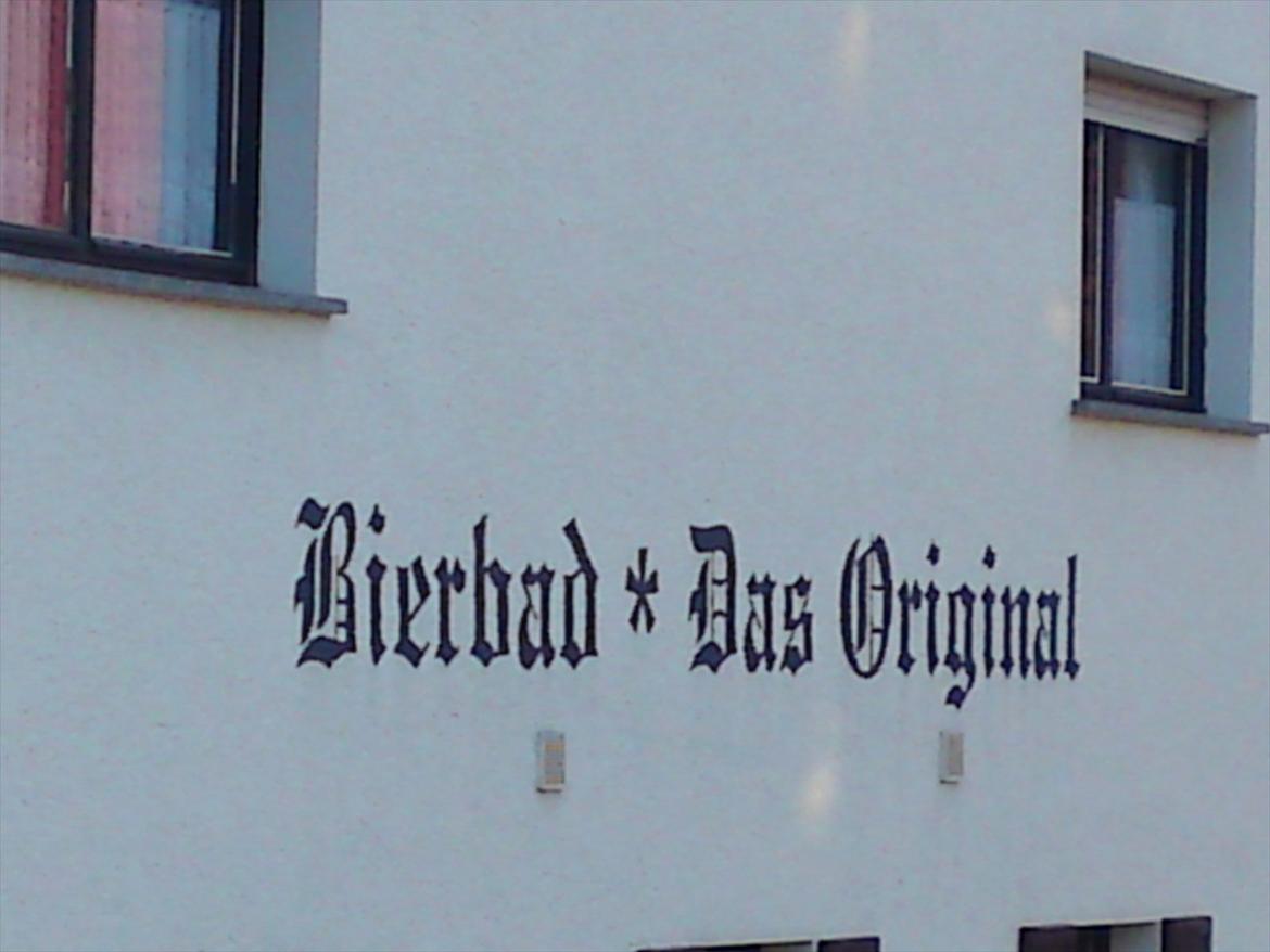 En tur i østlandende - Bierbad !  Tænk sig, at kunne ligge og drikke sit eget badevand. billede 3