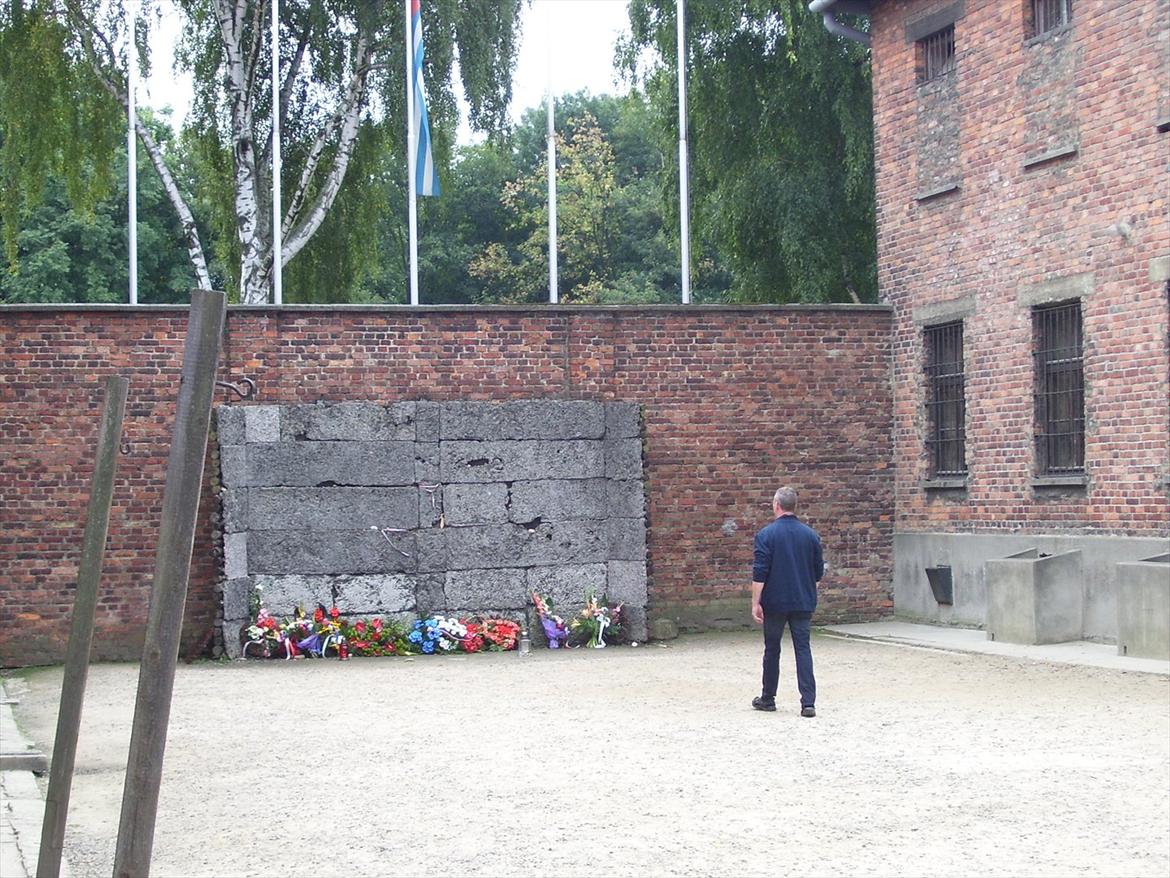 En tur i østlandende - Henretningsplads. De to stolper blev brugt til at hænge "fanger" op i armene, som
var bundet sammen på ryggen! billede 7