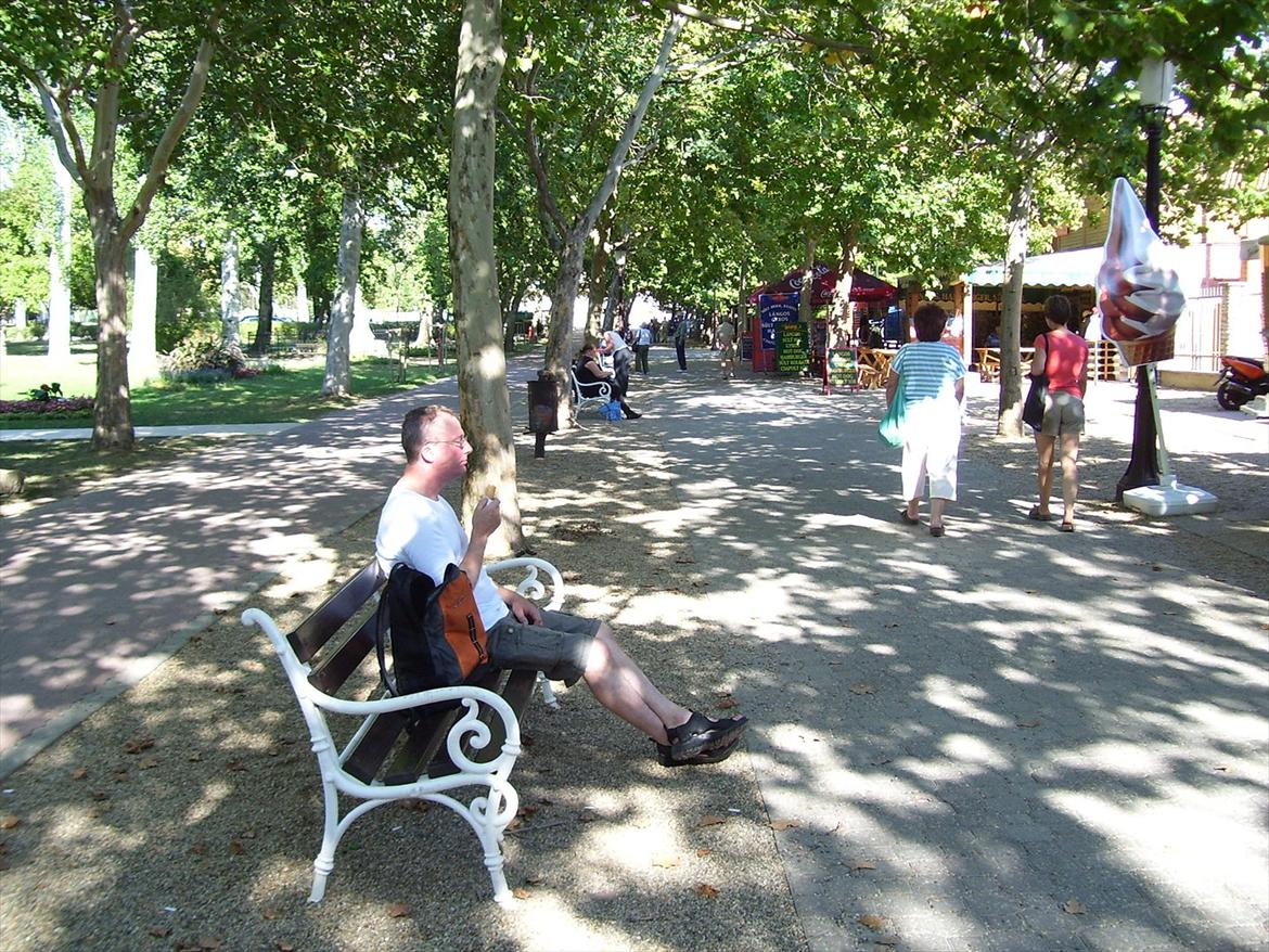 En tur i østlandende - Balatonfüred. Vi var stort set de eneste turister ved søen. Men alle cafeer, hoteller og restauranter var åbent. Mystisk men dejlig. billede 16