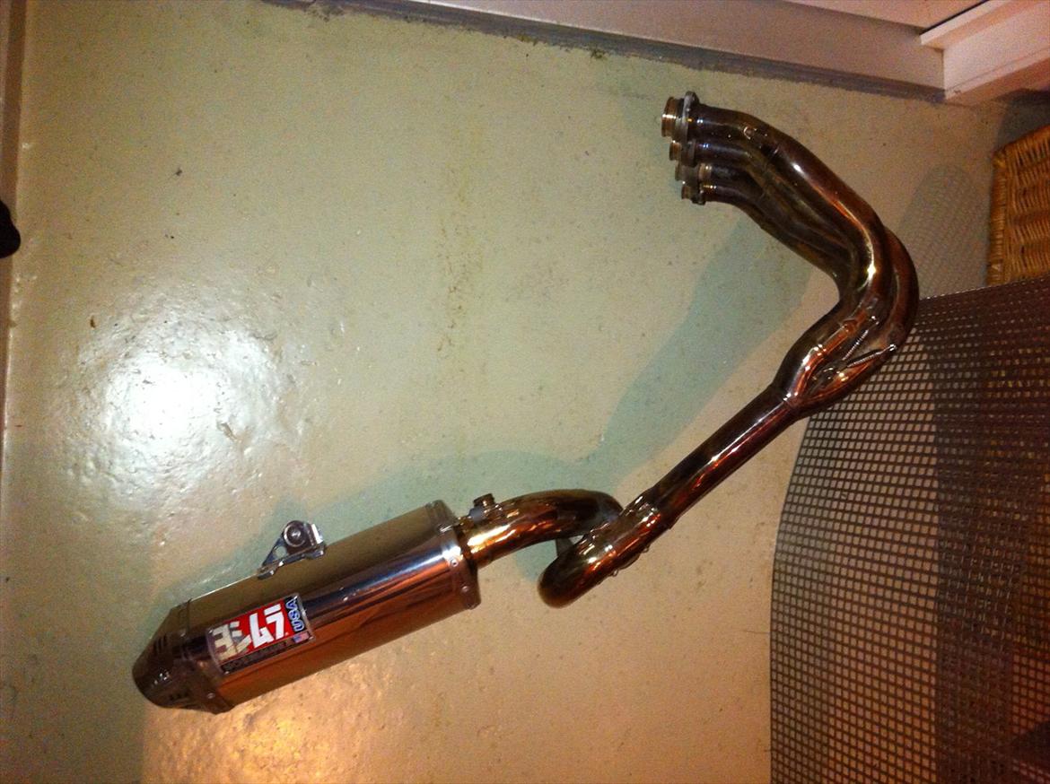 Baneracer vinter projekt - Så skal der sku også ny udstødning på da den gamle var flækket 2 steder.
Yoshimura TRC billede 15