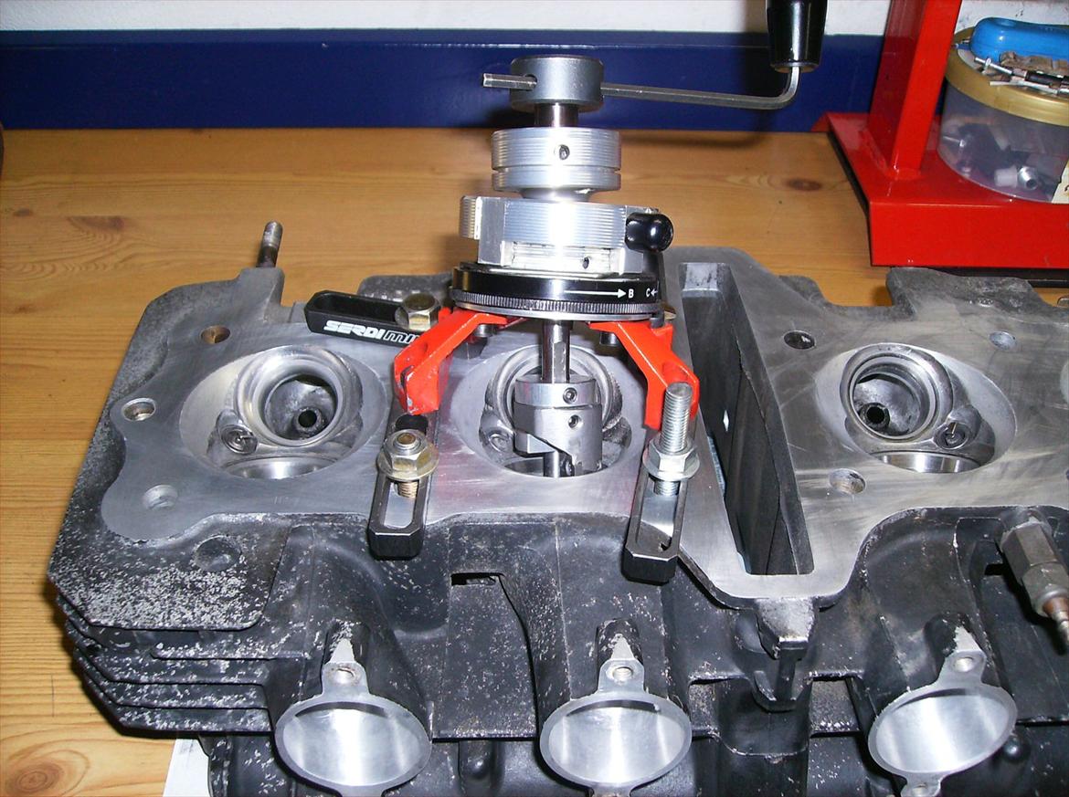 Kawasaki GPZ1100UT - Wiseco 1170 på rullefelt - Dyno run - Selve ventilsædet er også blevet portet med min lille SERDI , -  hygge - hygge  ;-) billede 7