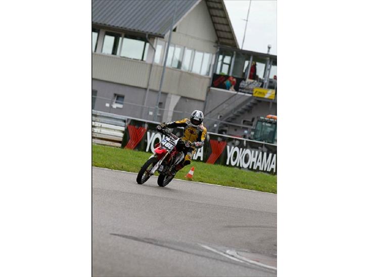 {{currentPhoto.altText}} billede {{currentPhoto.number}}