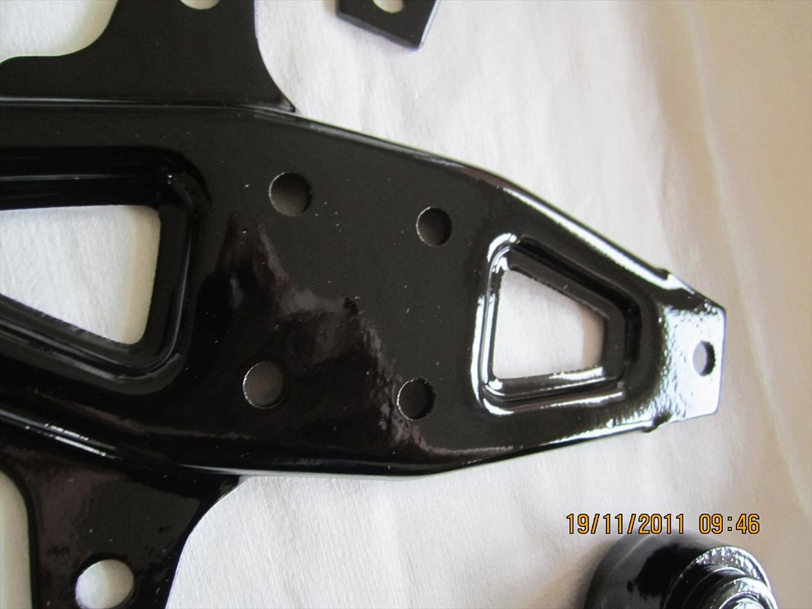 Aprilia Habana 125ccm - retrofit - Malingen indeholder lidt gummihærder, så den "fjedre" og derved er noget stærkere hvis den skulle blive ramt.. billede 34