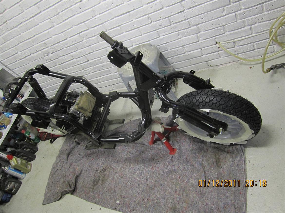 Aprilia Habana 125ccm - retrofit - Så begynder den at ligne lidt igen.. billede 38