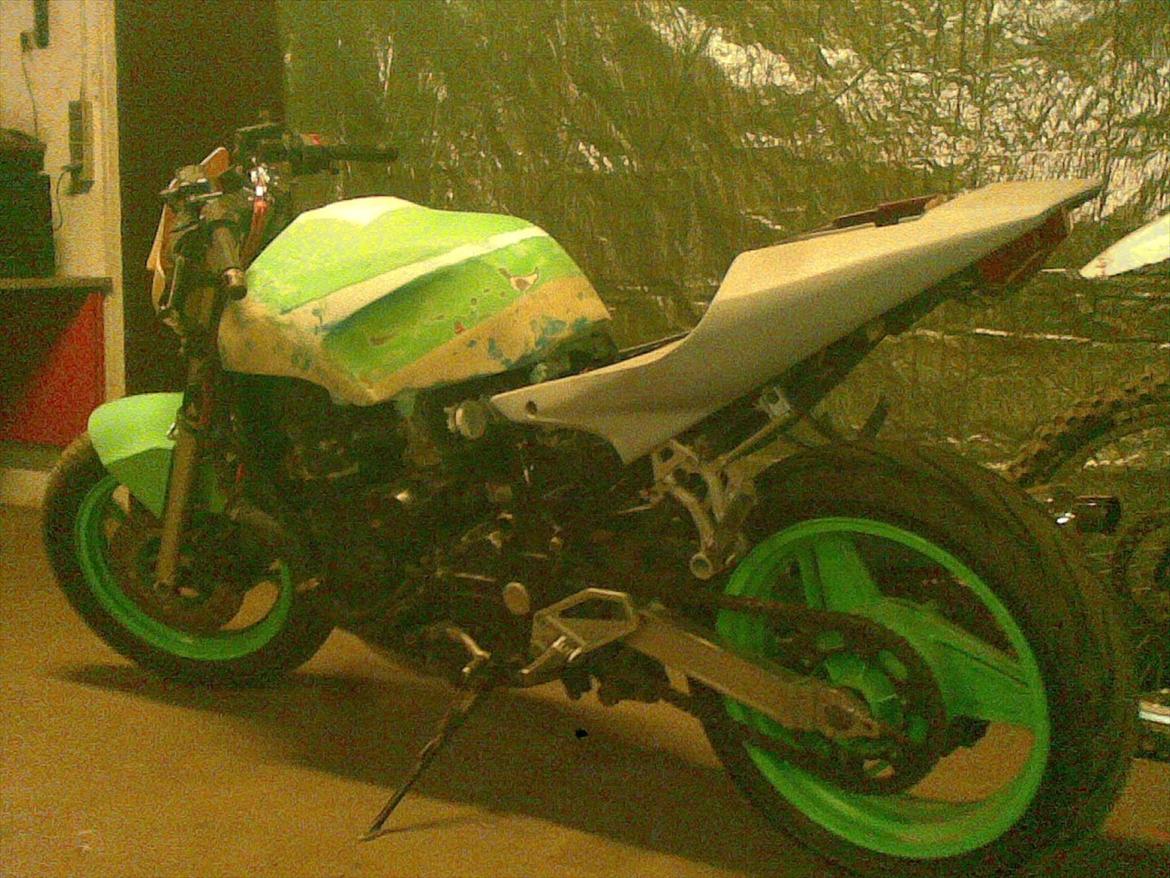 kawasaki gpx 750 r / streetfighter billede 2