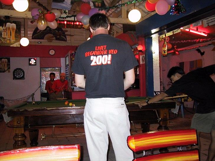 Thailand rundt på MC  - Nej det holder så slet ikke i Thai, man bliver nødt til at geare 2 tænder ned  billede 1