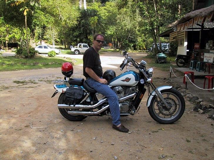 Thailand rundt på MC  - Nu er konen inde at handle igen  billede 4