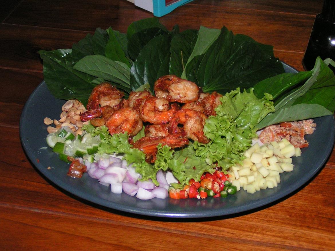 Thailand rundt på MC  - Denne ret er sindsyg specielog ingenting af det den indholder kan spises for sig selv, men sammen er det fantastisk, meget mystisk, men nøøøøj  billede 26