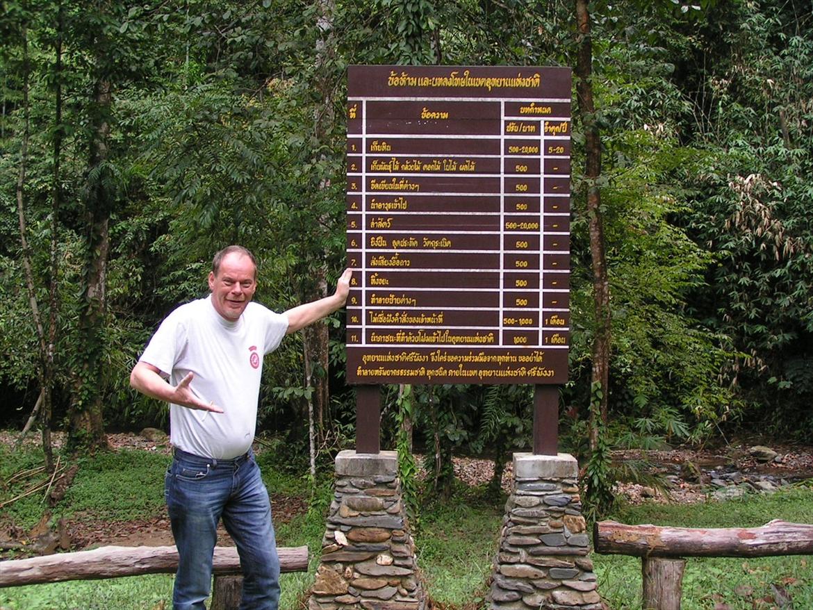 Thailand rundt på MC  - Her må du ikke, og det er dyrt hvis du gør det, jeg ved bare ikke helt lige hvad  billede 37