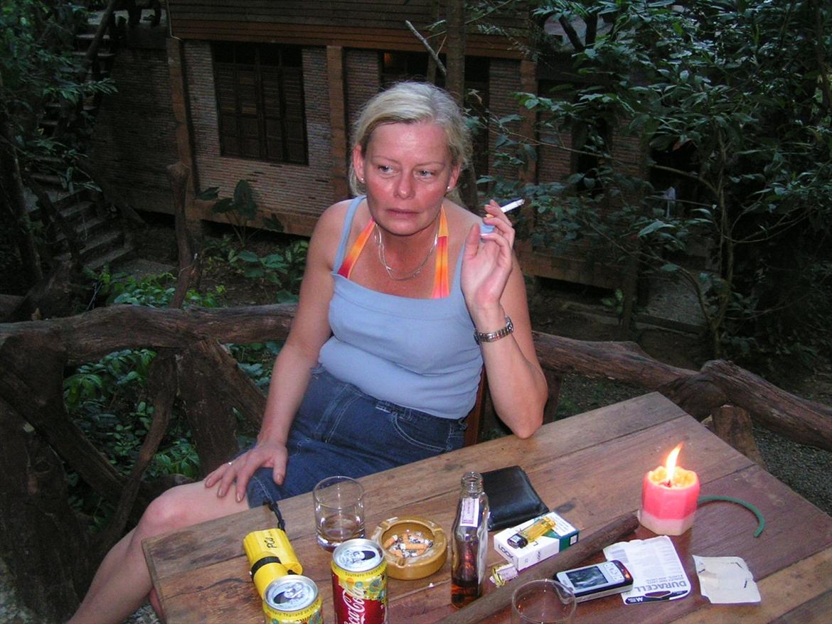 Thailand rundt på MC  - nå de skrabte hele natten på hytten, ikke så sjovt at vide at dyr vil ind i hytten når man skal sove, og de lyde Junglens dyr kommer med om natten er ikke altid lige sjove  billede 71