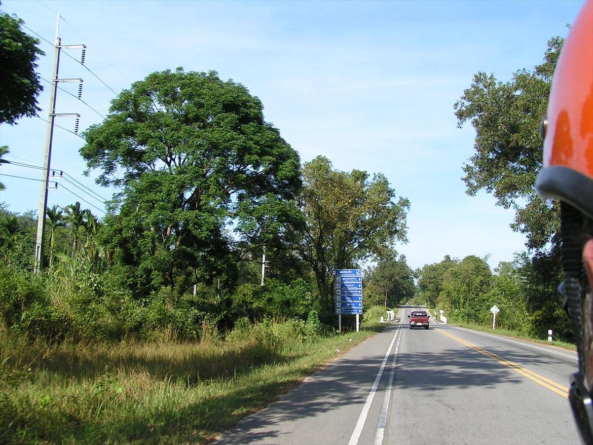 Thailand rundt på MC  - En af de farlige , Igen en Thai der tror de har højrekørsel  billede 116