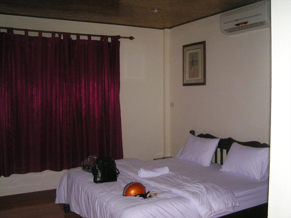 Thailand rundt på MC  - Man hænger sku bare ikke en aircon over singen der står og blæser kold luft ned over en på den måde  billede 185