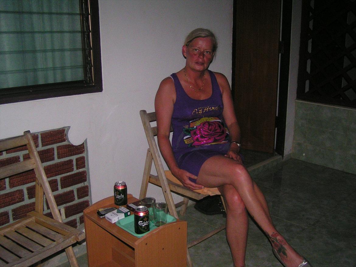 Thailand rundt på MC  - Igen en dejlig dag er gået nyder aften på teressen over en kold og planlægger næste dag  billede 193