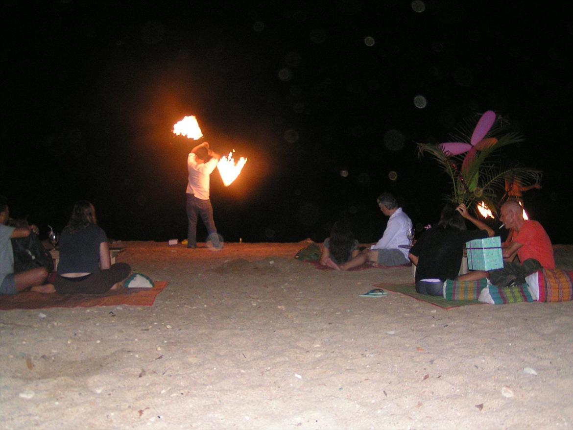 Thailand rundt på MC  - Lidt Ildshow fik vi også med  billede 201