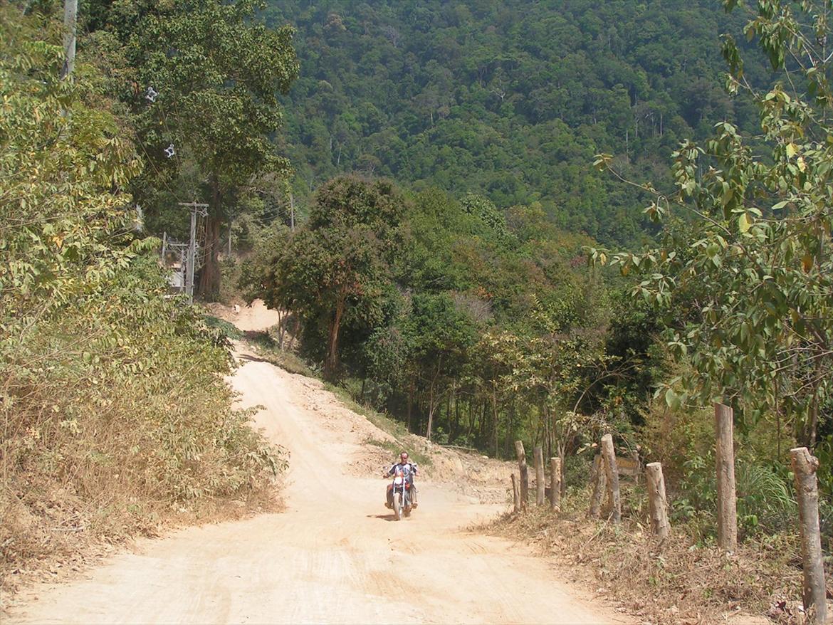 Thailand rundt på MC  - Her måtte vi skubbe halvdelen af vejen  billede 208