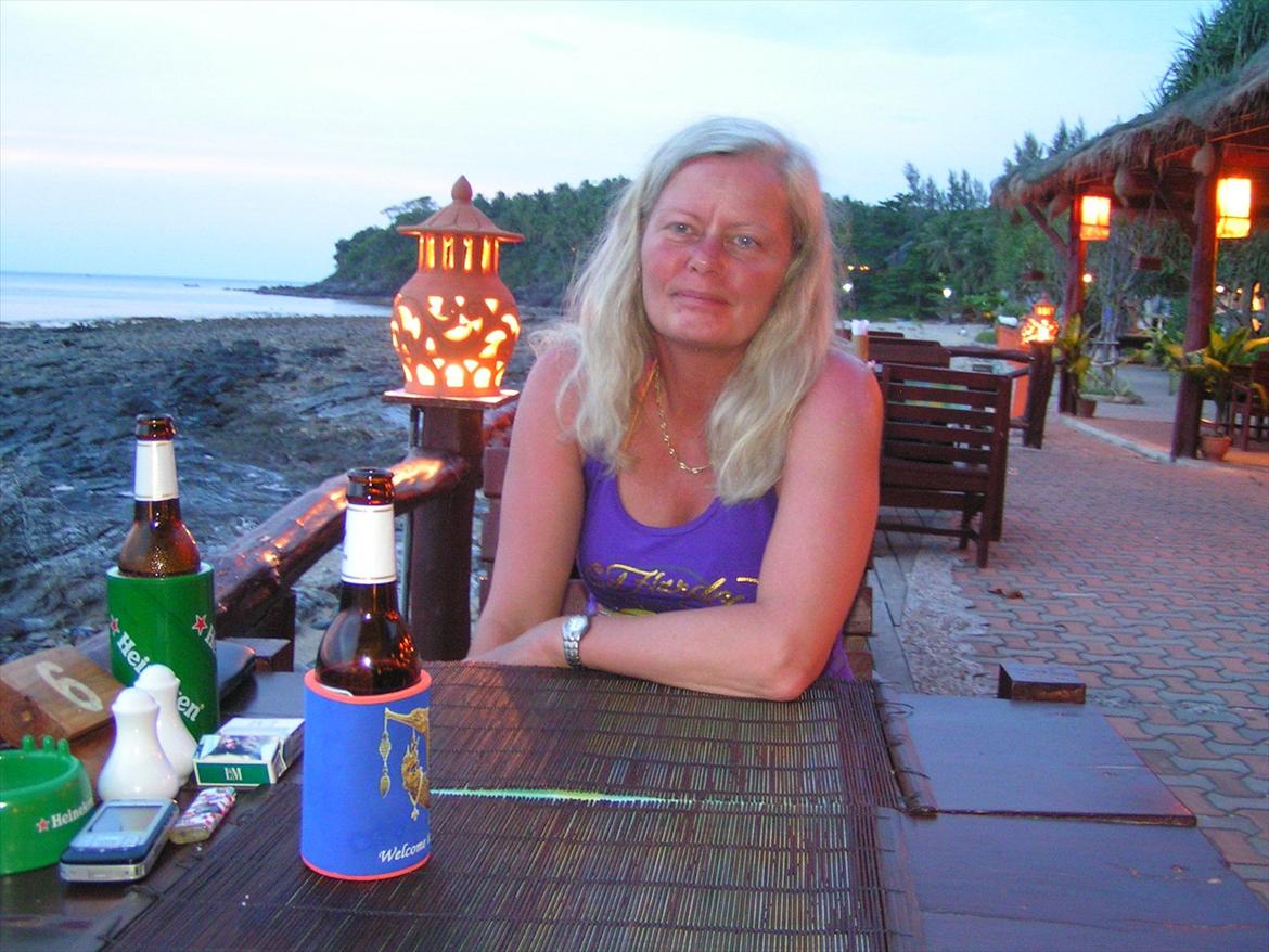 Thailand rundt på MC  - Det må vi sku drikke en skål på  billede 218