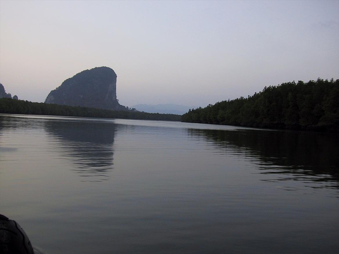 Thailand rundt på MC  - På sejltur op af en flod  billede 221