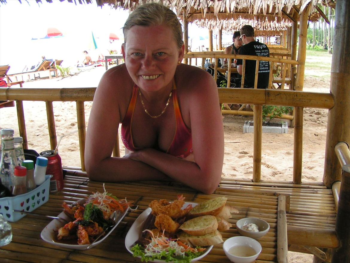 Thailand rundt på MC  - Frokost på stranden  billede 235