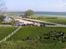 Limfjorden rundt 19 maj 2007 - Der var noglenysgerrige blikke da de 64 cykler trillede ind på pladsen.