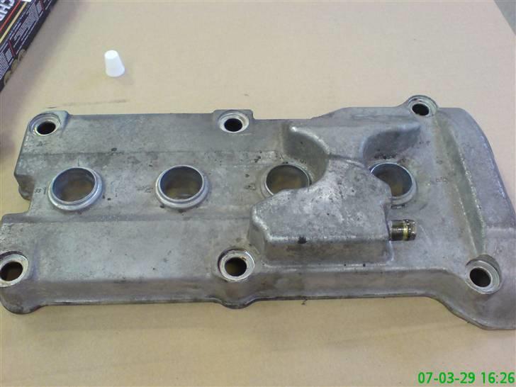 Opbygning af min F2 - Nu når ventil dækslet var afmonteret, skulle det jo lige smukkeseres lidt. billede 7