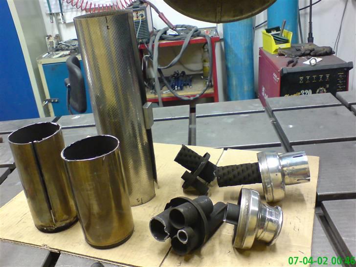 Opbygning af min F2 - Laser udstødning uden larm i kunne vi jo ikke have. Så det fik lige en tur med ild øksen. billede 11