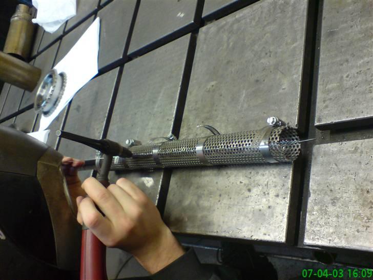 Opbygning af min F2 - Her har jeg valset perforeret plade, og efterfølgende svejset det. billede 13