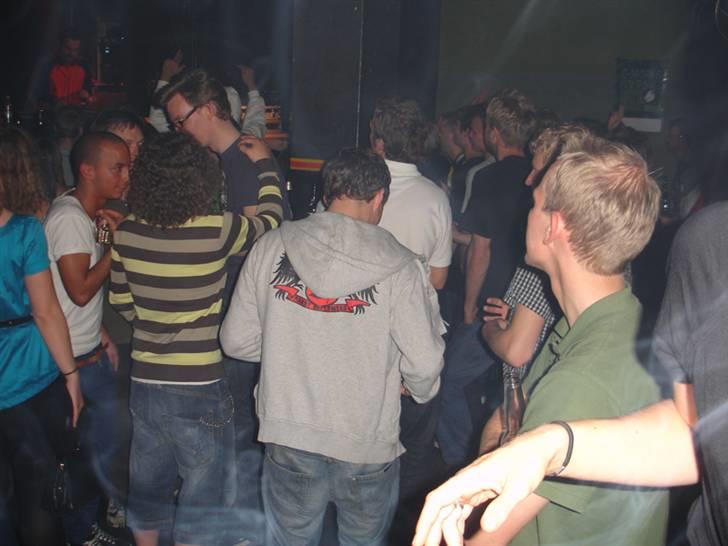 Århus (fest + bordfodbold + Alingåbro + kran + nøgen) - Musik!! boom boom boom boom billede 9