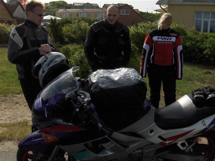 Limfjorden rundt på mc - Der snakkes om hvilke dele Thomas skulle stjæle fra Susan cykel... til hans projekt billede 8