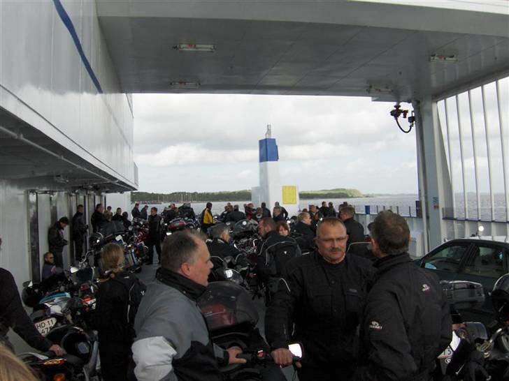 Limfjorden rundt på mc - Lidt pakket var vi da på færgen billede 10
