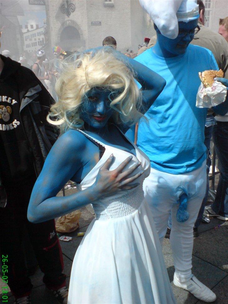 Karneval i Aalborg 2007 - Og yes, de største smølfe patter jeg har set indtil videre ;-) billede 64