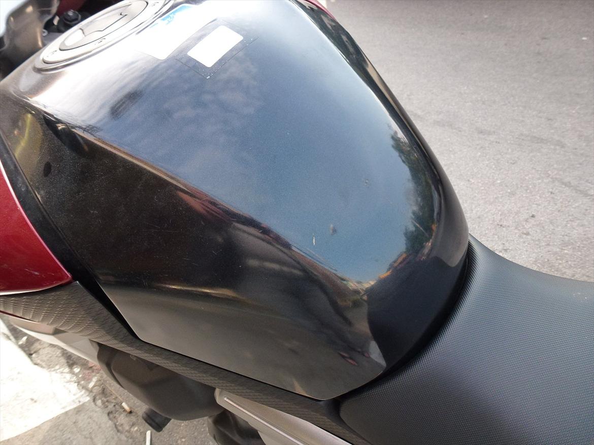 Thailand rundt på MC  - Velankommet til Chiang Mai fik vi Versysen udleveret, som en anden europæer havde været flink at forudbestille til os, den havde dog ikke nogen Rack/bagagebærer som vi håbede og egenligt havde bestilt, udlejer sagde 2 min og straks efter stod der en en anden, jeg gik hurtig Mcen igemmen og tog lige lidt billeder af lakskader osv bare lige for en sikkerhed, men den var sådan set fin nok , havde kørt 32000 km og kosterde normal 1800 bath pr dag, vi fik den for 1500 ca 300 kr pr dag  billede 246