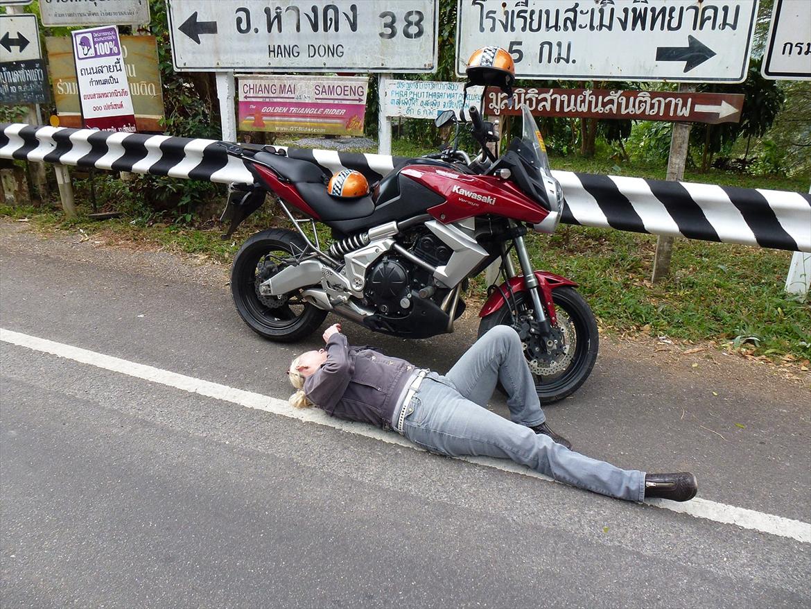 Thailand rundt på MC  - Sanne se så at få skruet op for noget POWER  billede 269