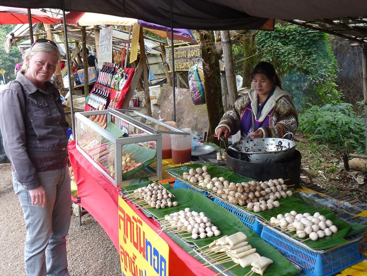 Thailand rundt på MC  - Det her skulle så også smages, og nej det smagte af intet, så i Thai er det slet ikke alt der er stærkt  billede 312