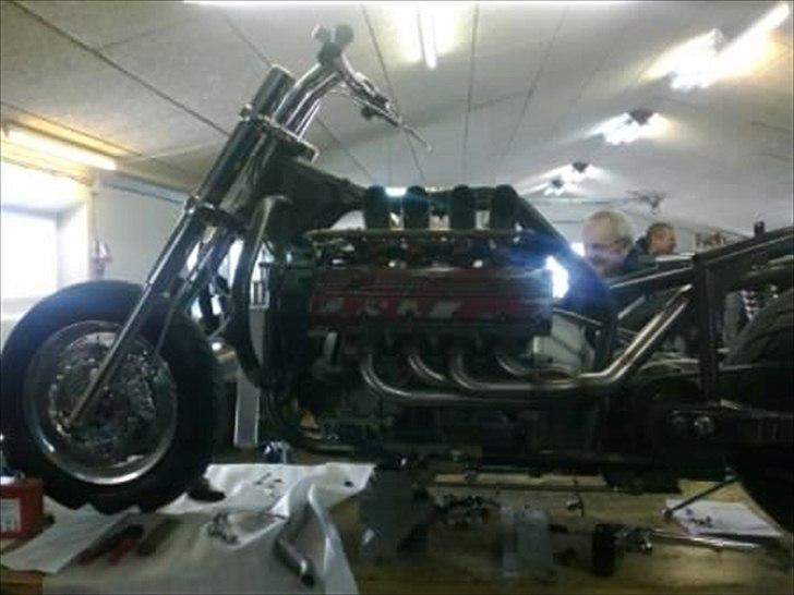 Boss Hoss vs Ferrari v8  billede 2