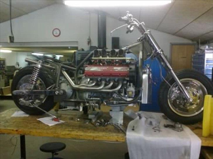 Boss Hoss vs Ferrari v8  billede 4