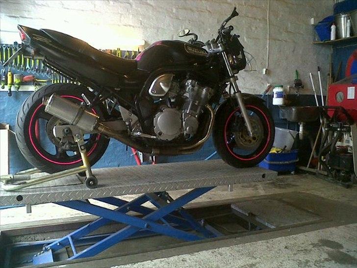 Banditten bliver metroseksuel - og vasket... - Pink Rimstribes billede 3