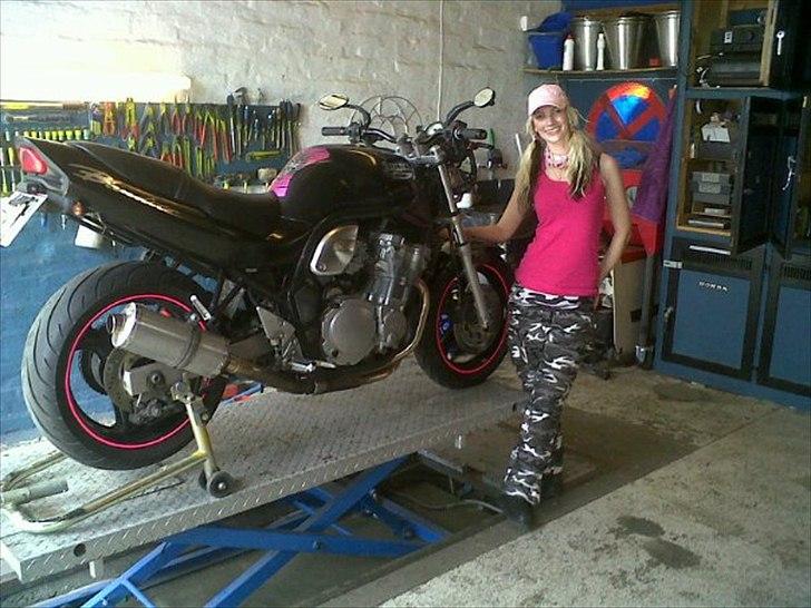 Banditten bliver metroseksuel - og vasket... - Pink pink pink :-) billede 1