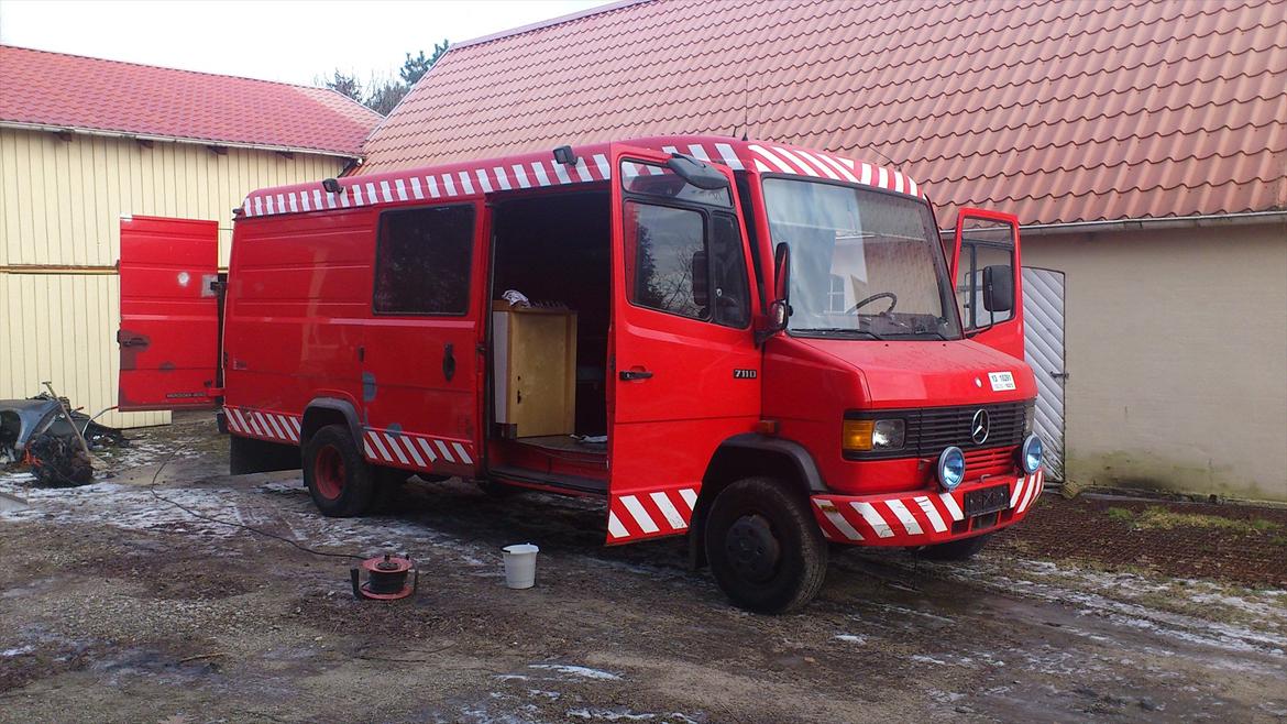 Mercedes 711D billede 1