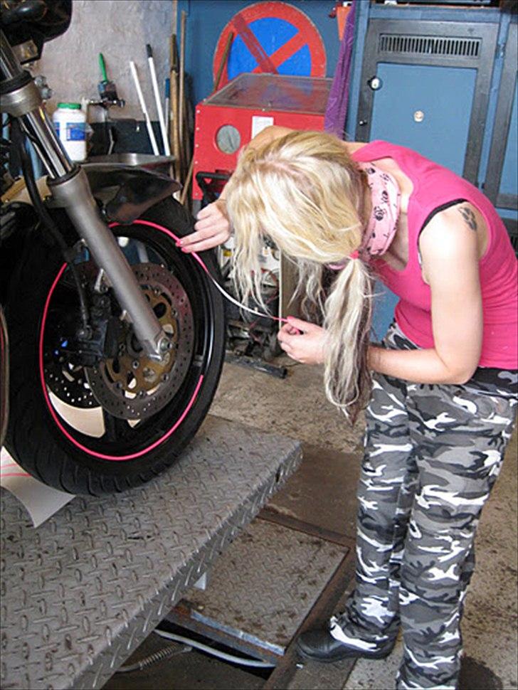 Banditten bliver metroseksuel - og vasket... - Sssschyyyys - konzentratione! billede 4