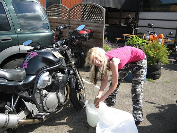 Banditten bliver metroseksuel - og vasket... - Og der bliver vasket! billede 13