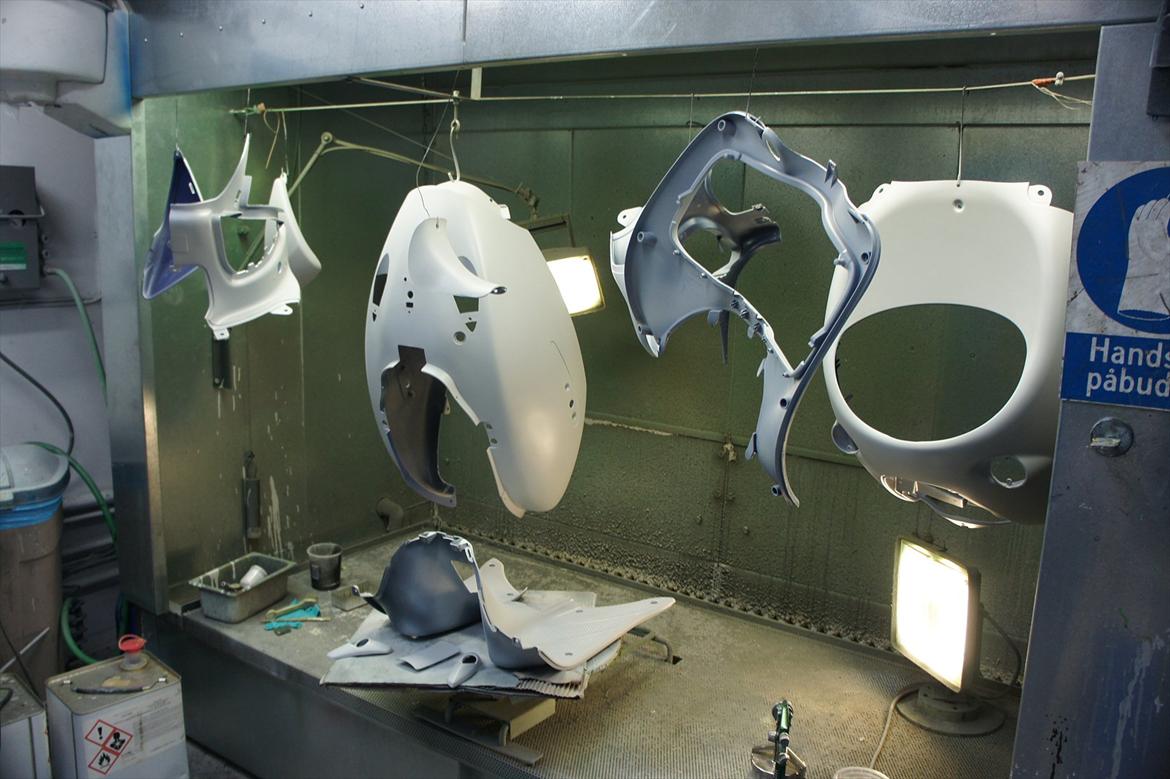 Aprilia Habana 125ccm - retrofit - Plastik grunder, fylder til inderskjoldene, så de bliver lige så blanke som yderskjolde:) billede 57