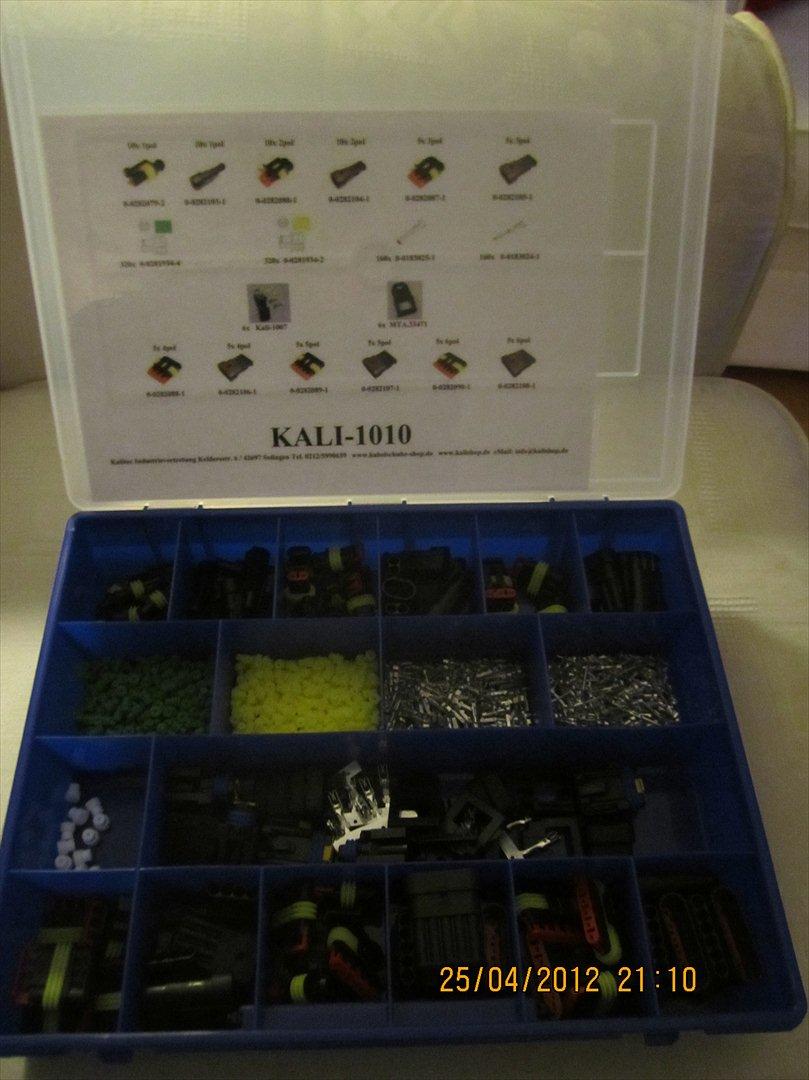 Aprilia Habana 125ccm - retrofit - Så er der endelig kommet connectors hjem til handlebar conversion'en :D Amp Super Seal plugs.. billede 60