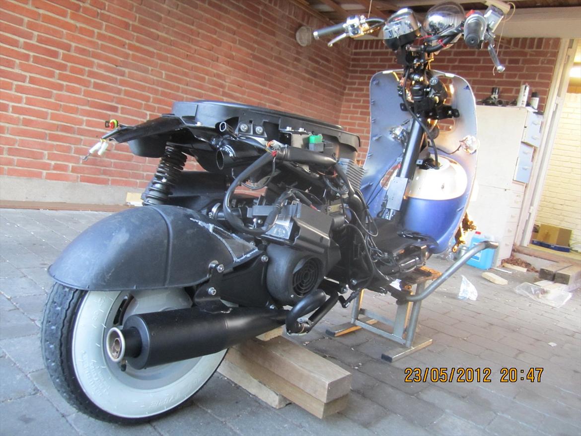 Aprilia Habana 125ccm - retrofit - Hvor længe holder de hvide dæksider mon..:D billede 74