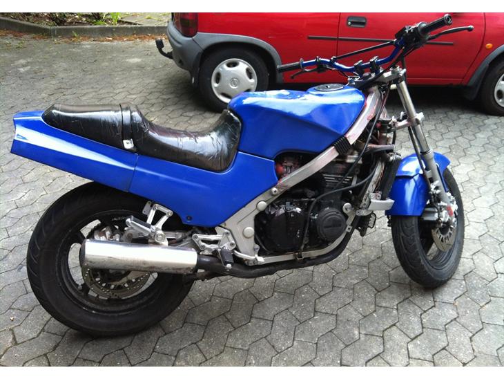 GPZ 600 "Stunt-smølf" - SOLGT - Fartliderlig klatremis! billede 0