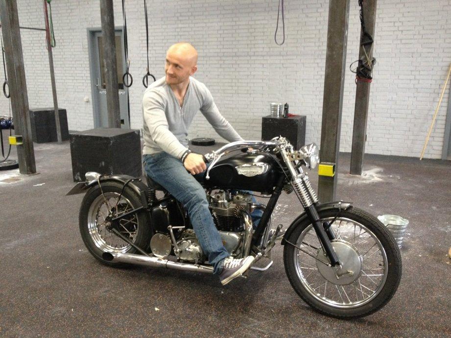 Triumph chopper til bobber. - Her er jeg lige kommet hjem med den. billede 2
