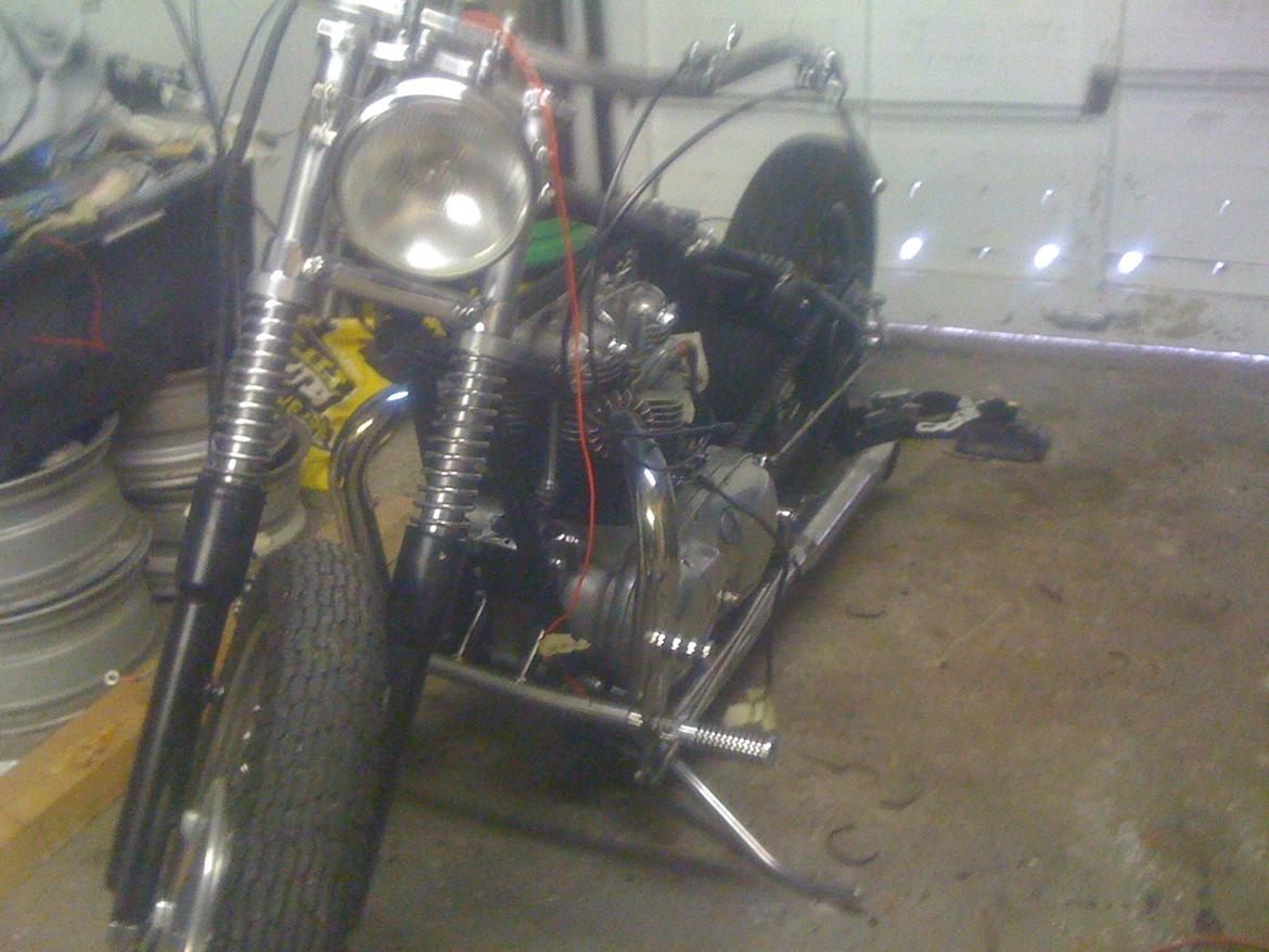 Triumph chopper til bobber. - Har bestilt de første dele så er begyndt at skille den ad. billede 3