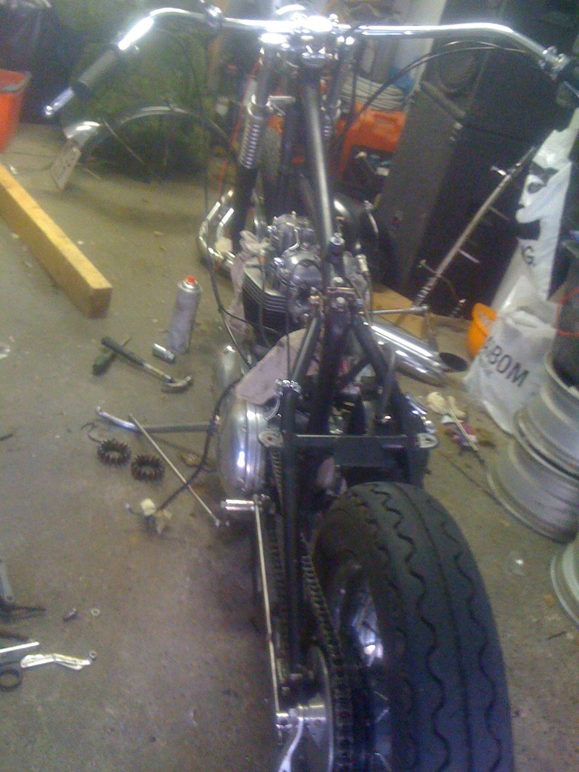Triumph chopper til bobber. - Venter på dele fra USA og sverige.... billede 9