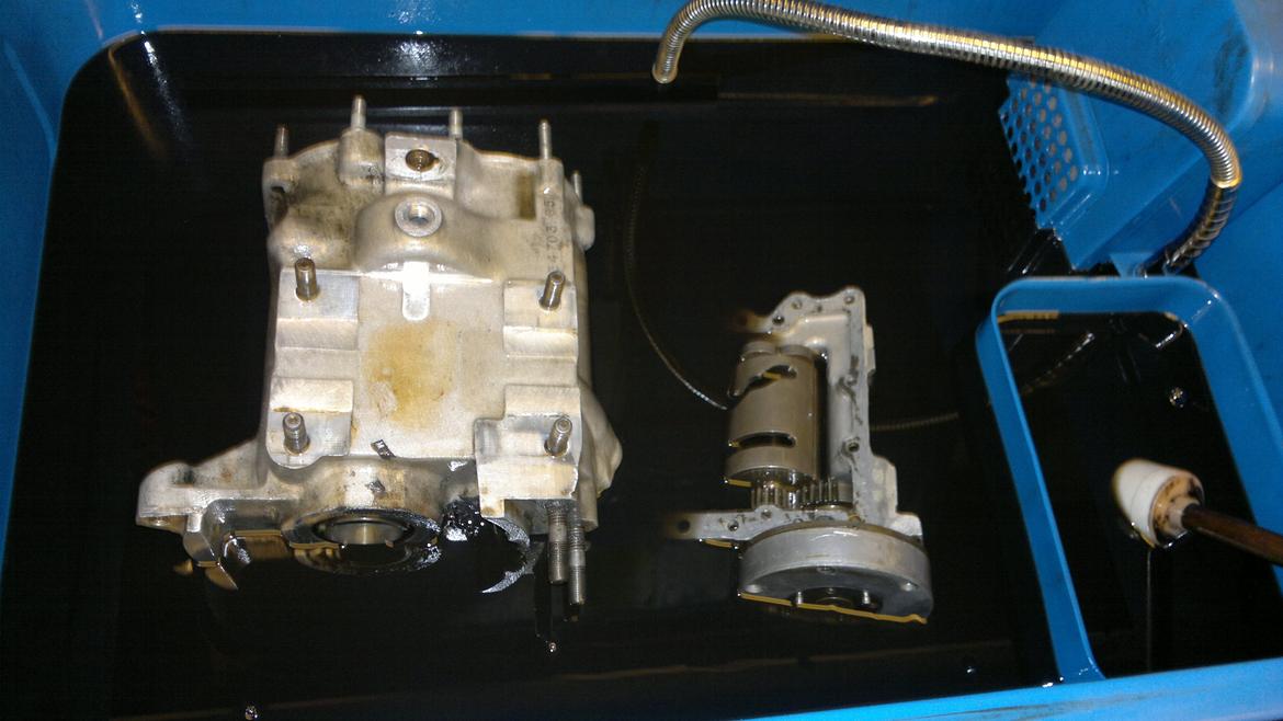 Harley-Davidson FLH1200 - Shovelhead fra 1972 - 2 timer rengøring af gearkasse. Samt polereing og slibning af dele. billede 63